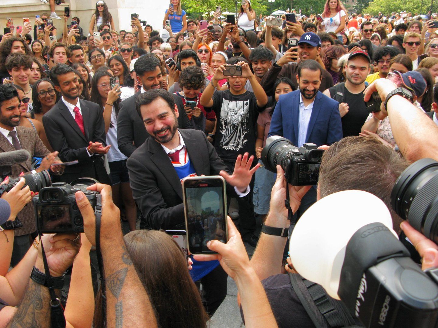 Mamdani lookalike contest draws hundreds of hopefuls in New York