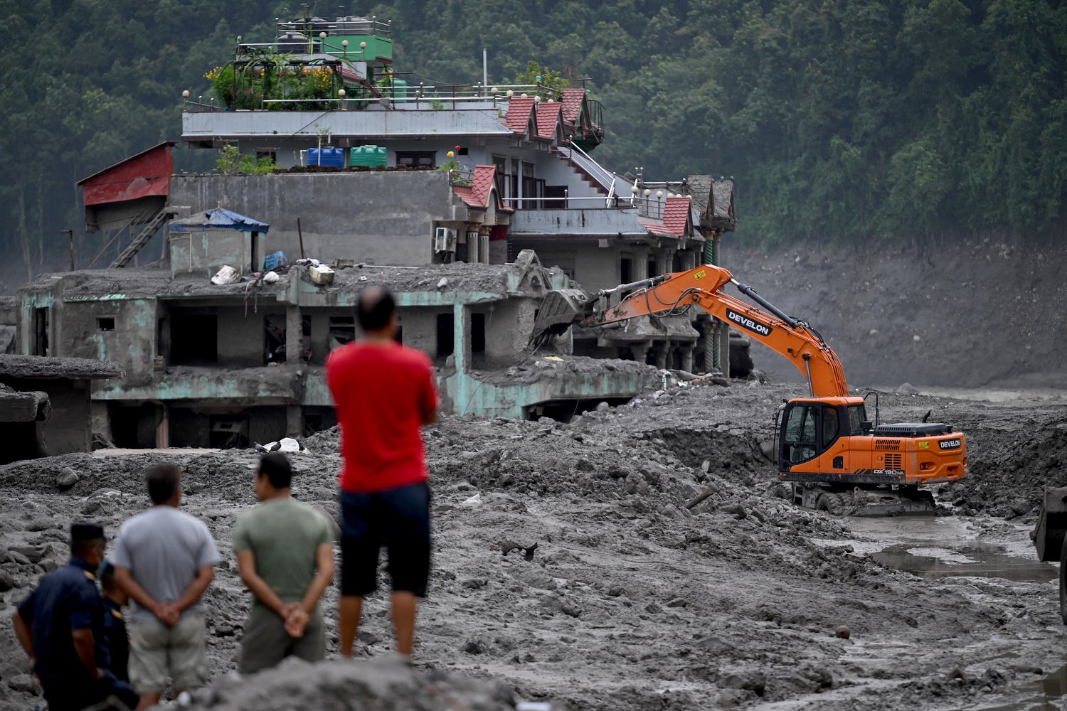 Death toll in Nepal floods tops 900, number of missing nearly doubles to over 4,200