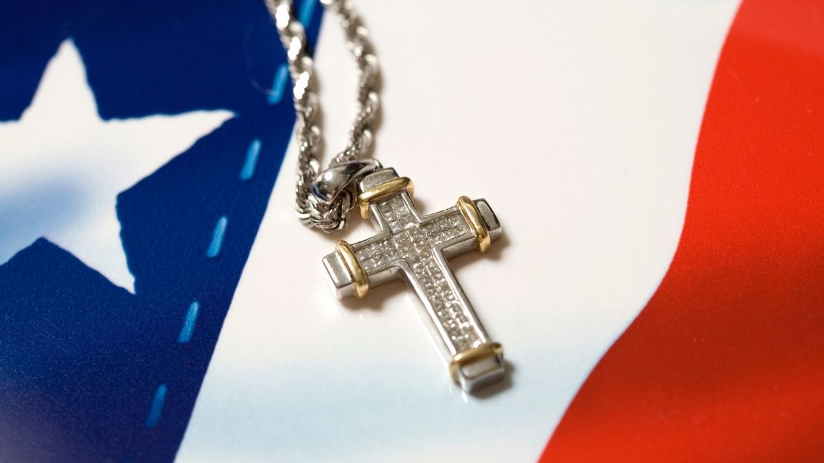 Did Muslim cashier demand Christian boy remove cross necklace? Here’s the truth