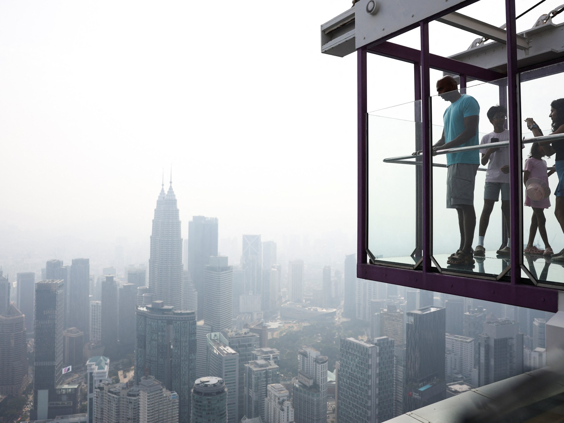 Toxic haze from Indonesian fires chokes Malaysian Borneo