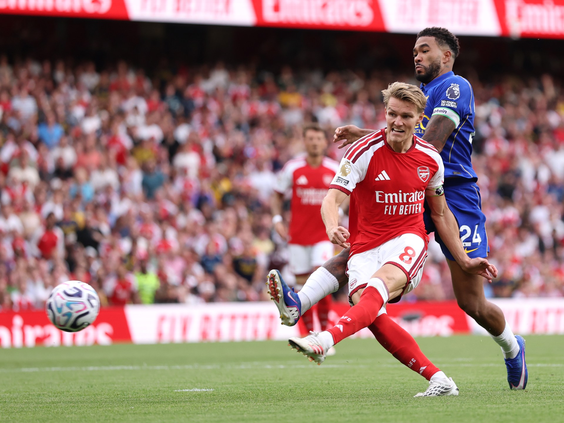 Arsenal come from behind to beat Chelsea 2-1 and maintain perfect start