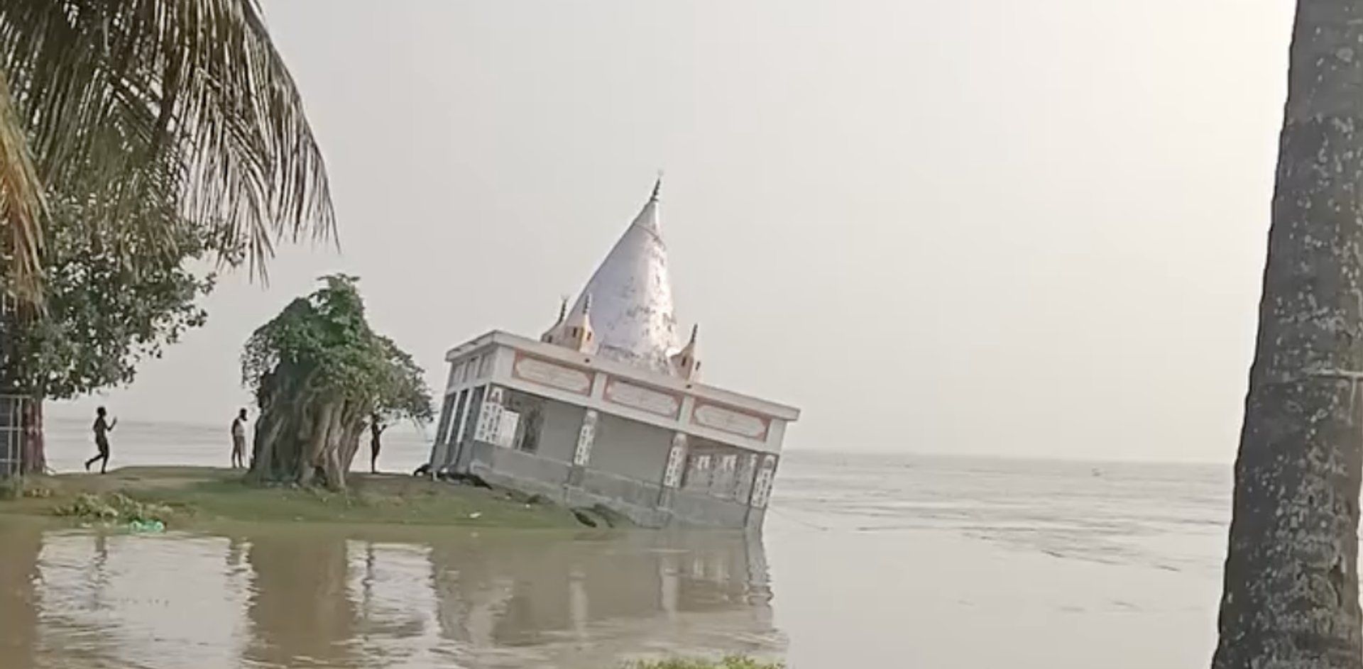 Indian temple collapses into Ganges as riverbank erodes