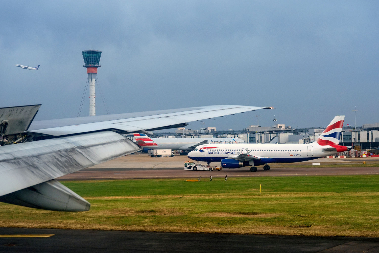 Widespread flight delays hit major British airports