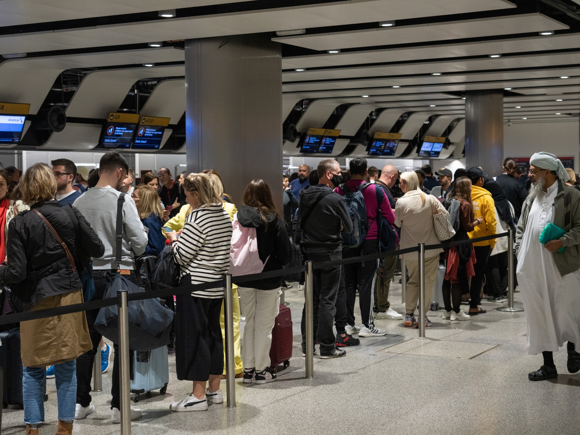 Hundreds of flights delayed, cancelled after UK air traffic control glitch