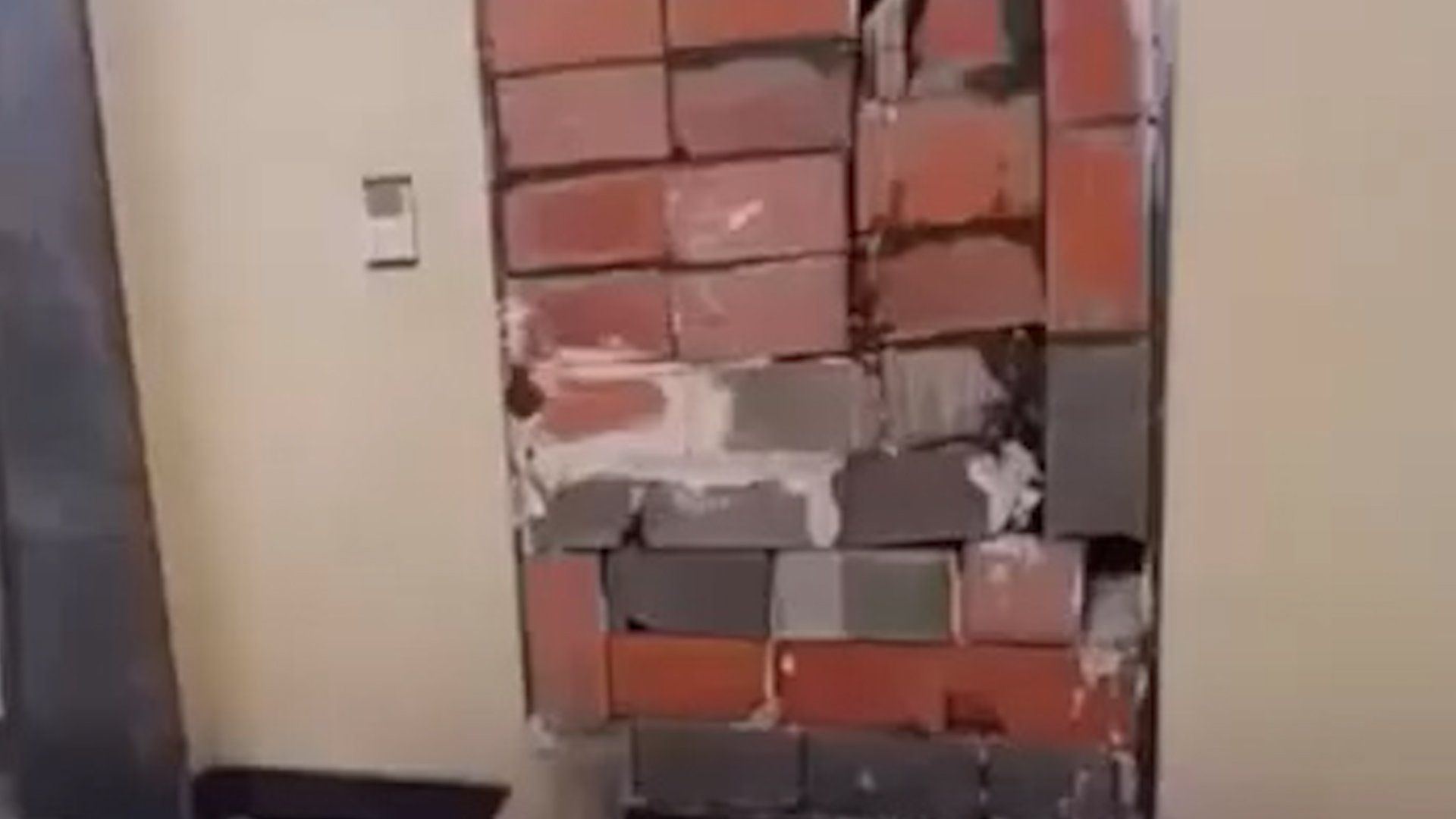 Video: Protesters shut down UNHCR headquarters in Tripoli, Libya
