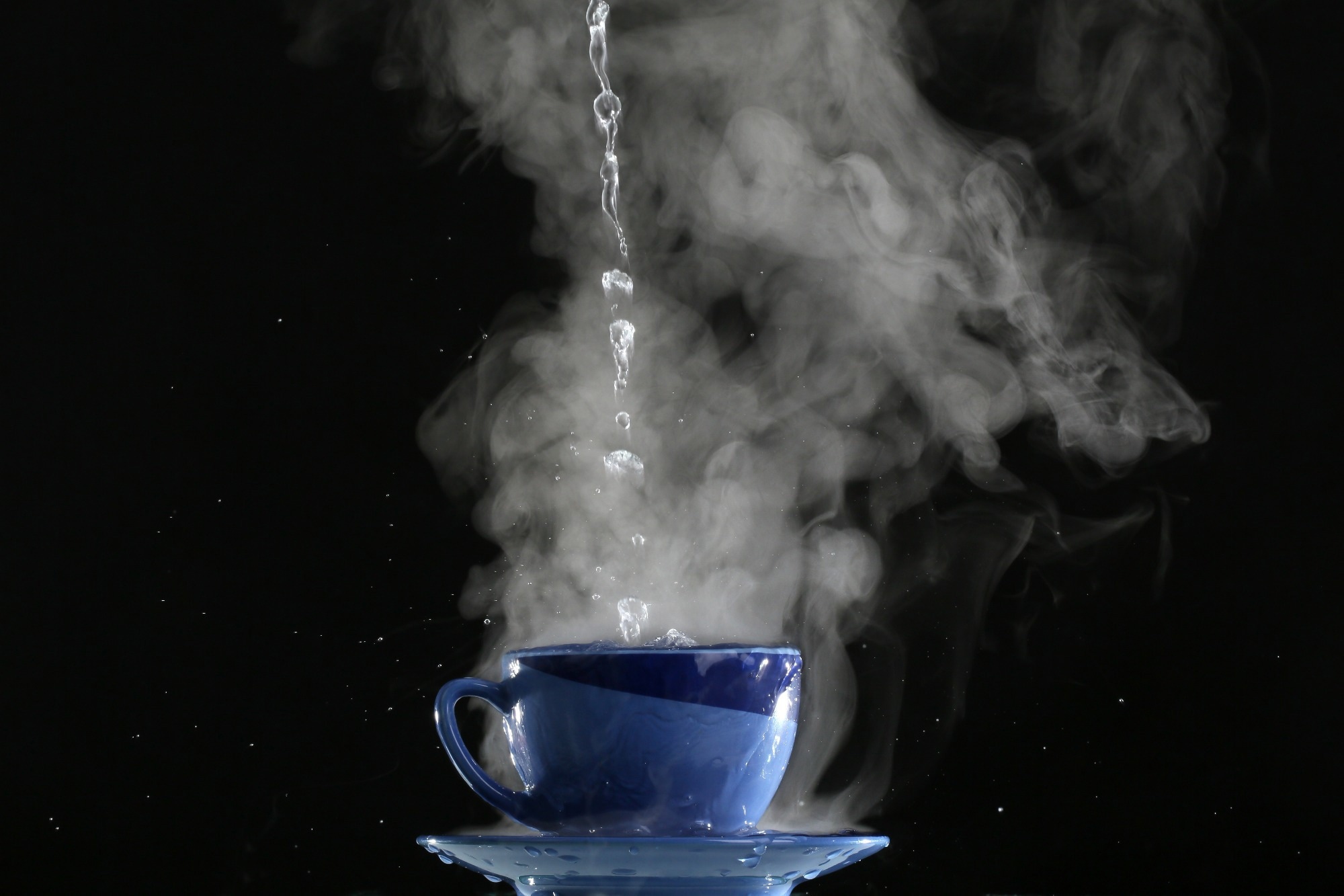 Like your tea or coffee very hot? A study of nearly 1 million adults found a striking cancer link