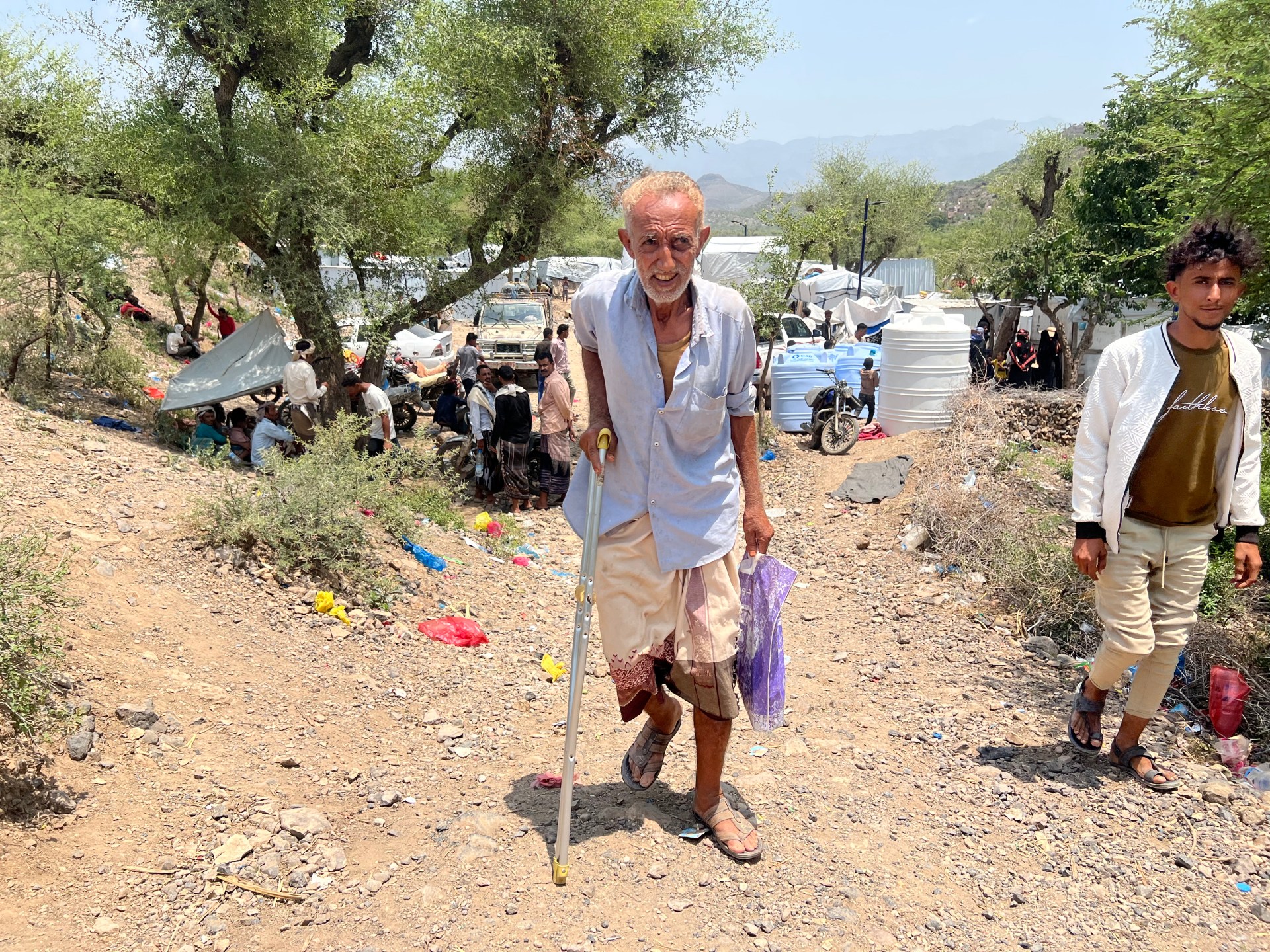 Taiz camps overflow with Yemenis fleeing fighting after Houthi offensive
