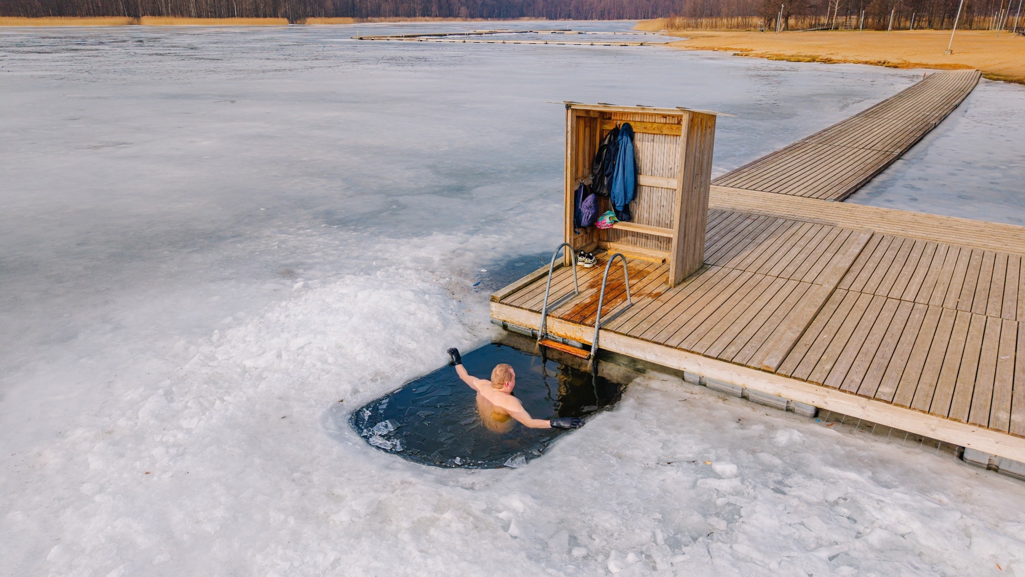 Cold plunges may boost your mood, but the evidence is still on thin ice