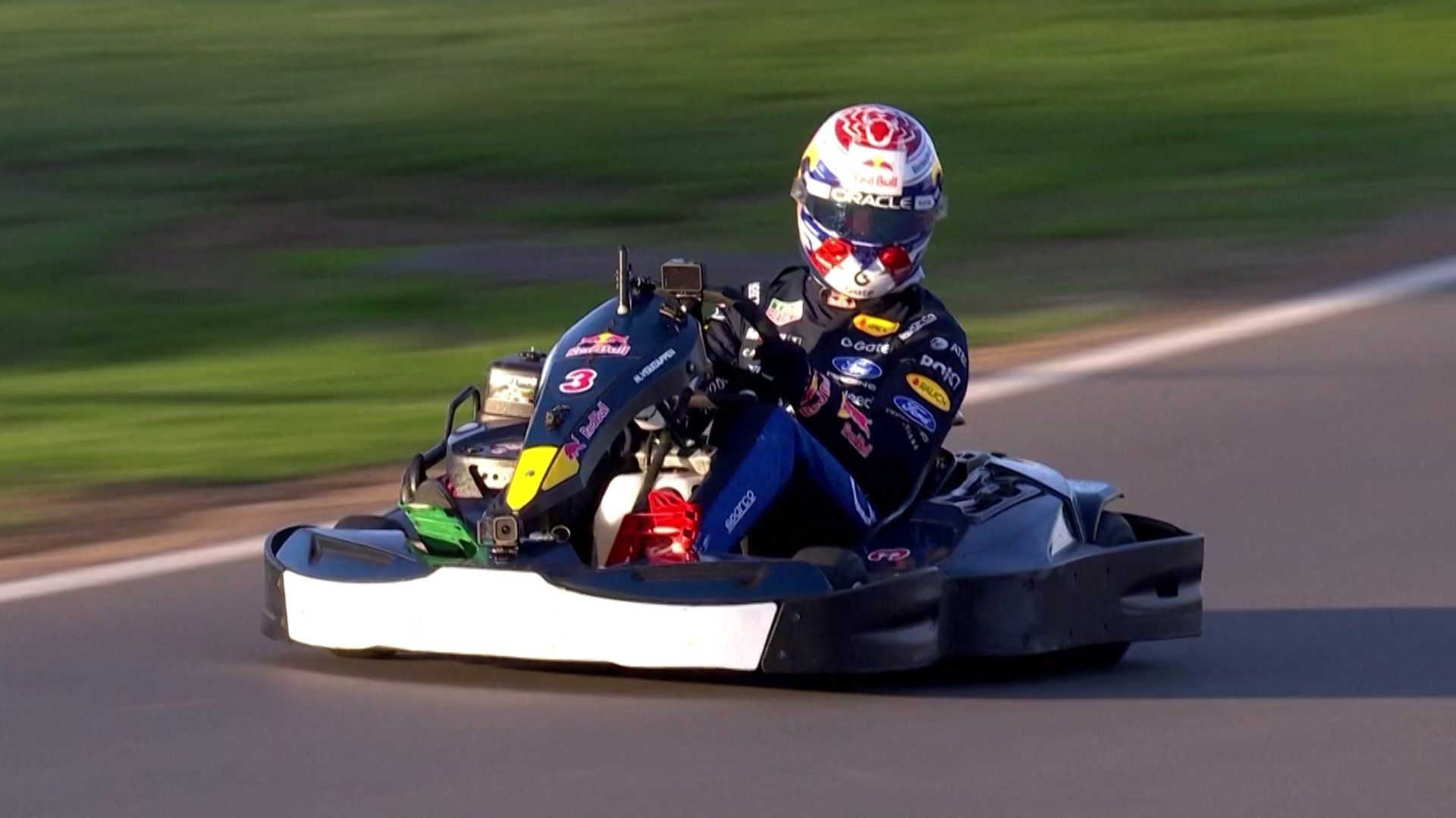 Verstappen beats 100 go-karters in fun Silverstone race