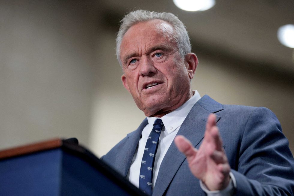 RFK Jr.’s keynote thoroughly derailed by ‘disobedient’ desk lamp: ‘I need some help’