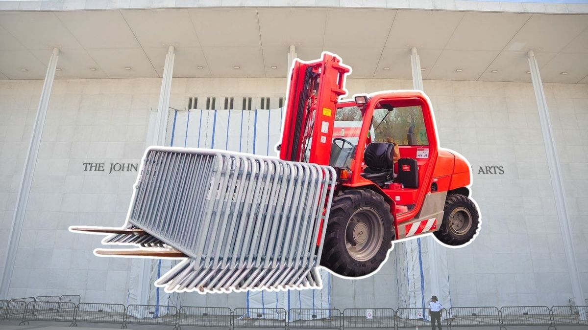 Legal observer said she saw forklift repeatedly hit Kennedy Center pillars