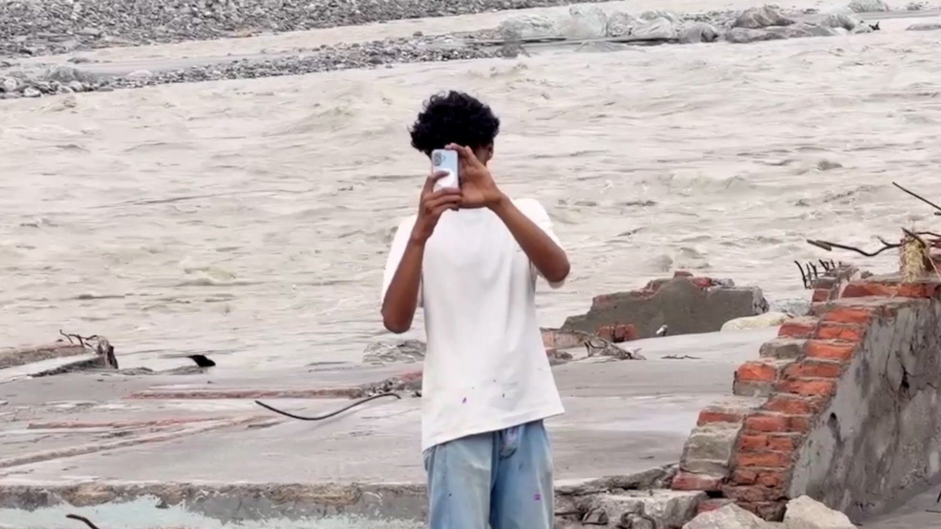 Video: Influencers accused of exploiting Nepal flood survivors