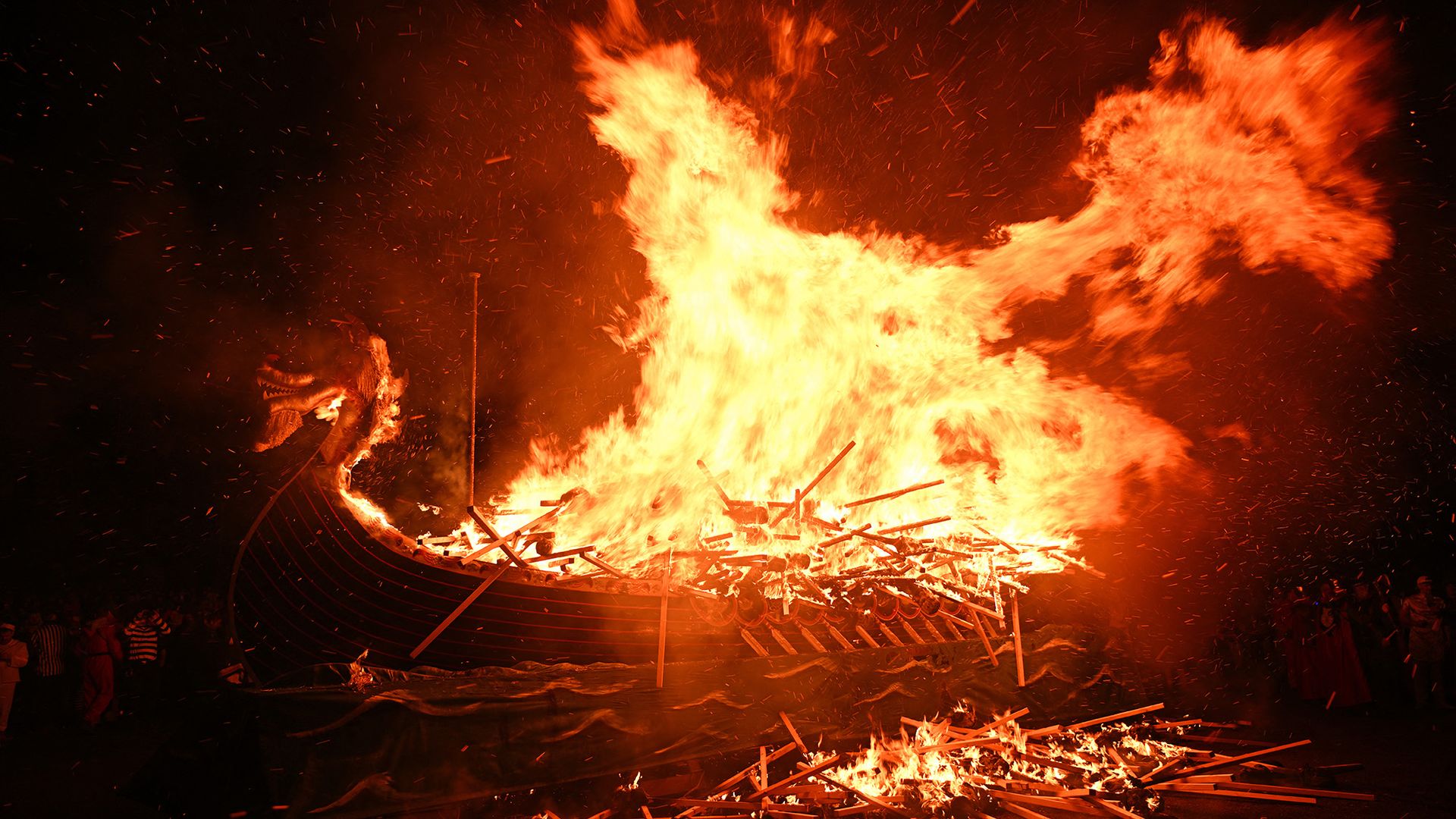 Did the Vikings really shoot fiery arrows at funeral boats?