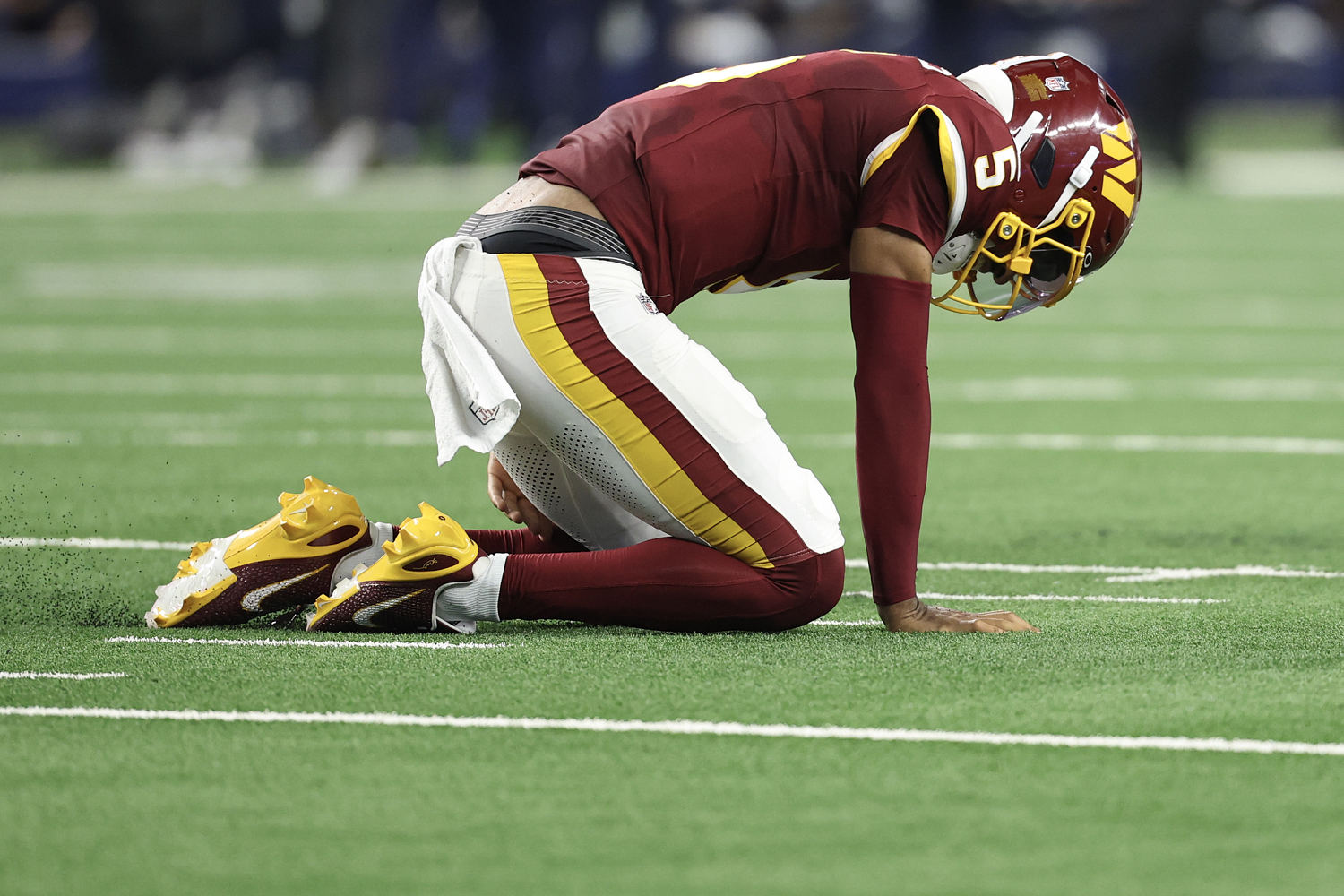 Commanders quarterback Jayden Daniels leaves game vs. Cowboys with elbow injury