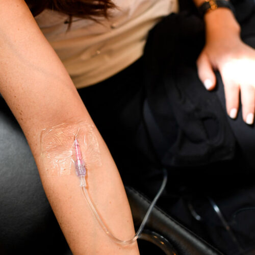 IV drips used for “detoxification” actually filled with toxins; dozens poisoned