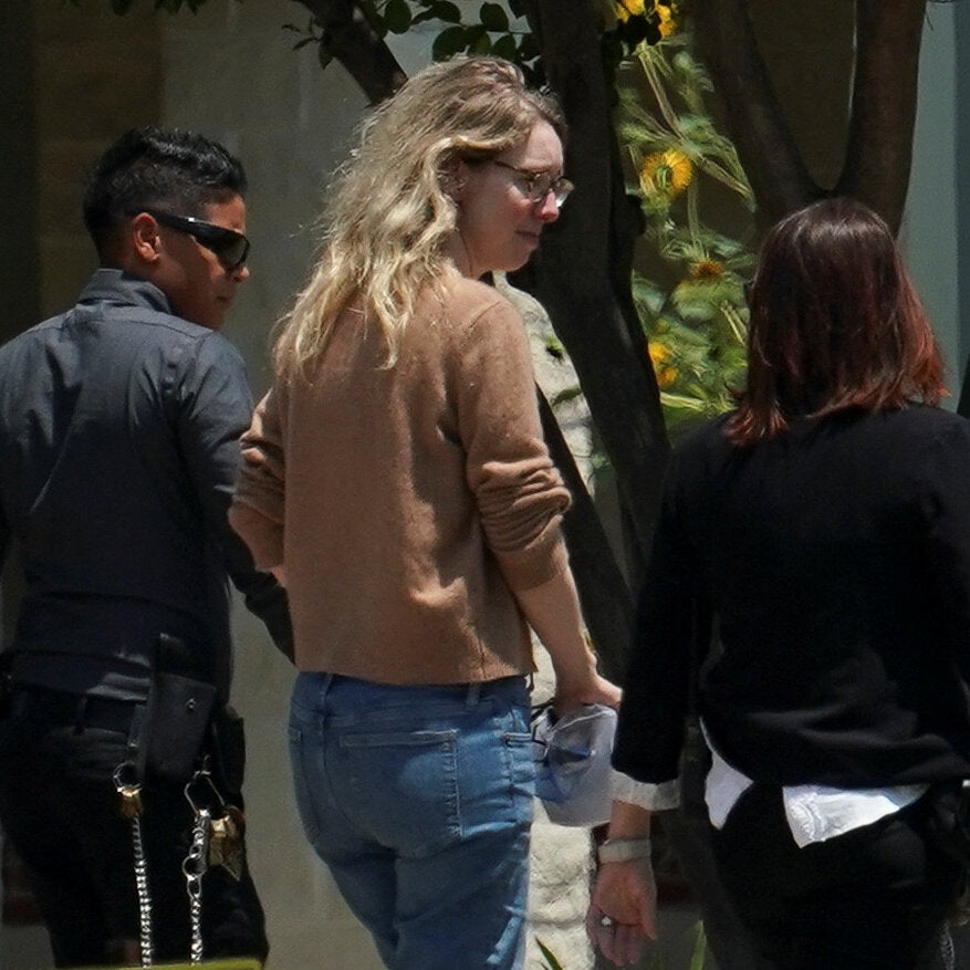 Elizabeth Holmes to Transfer to Halfway House in August 2027