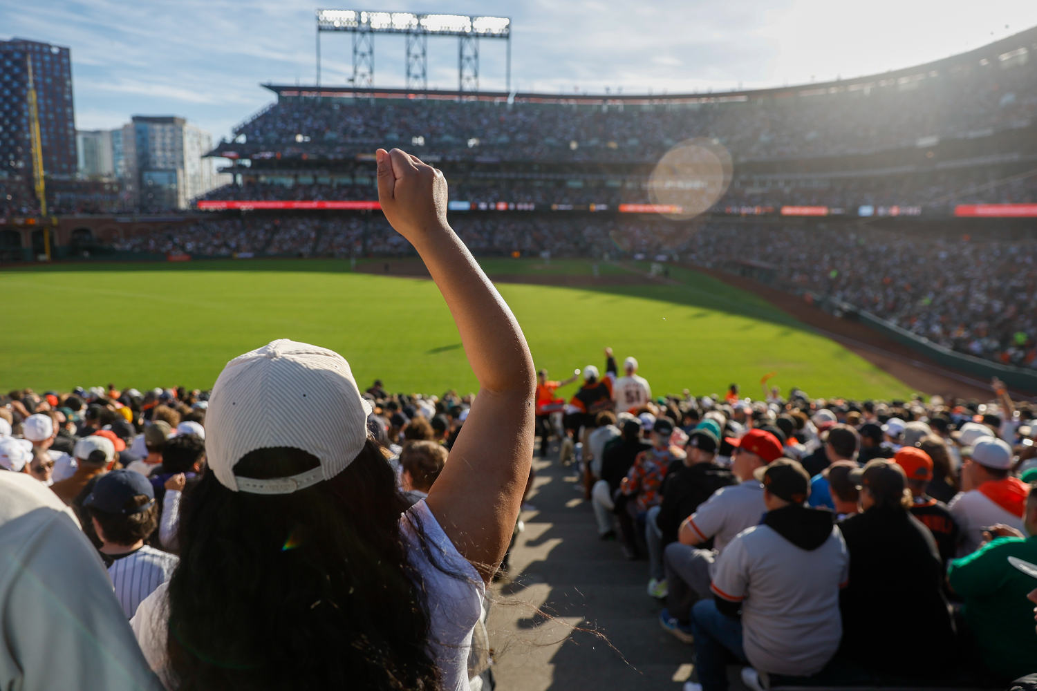 San Francisco Giants’ ‘mom of the year’ defends husband after clip sparks online backlash