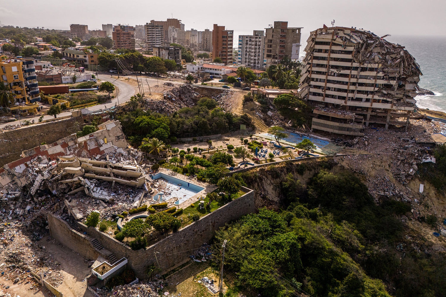 A search for their loved ones’ remains, three months after Venezuela earthquakes