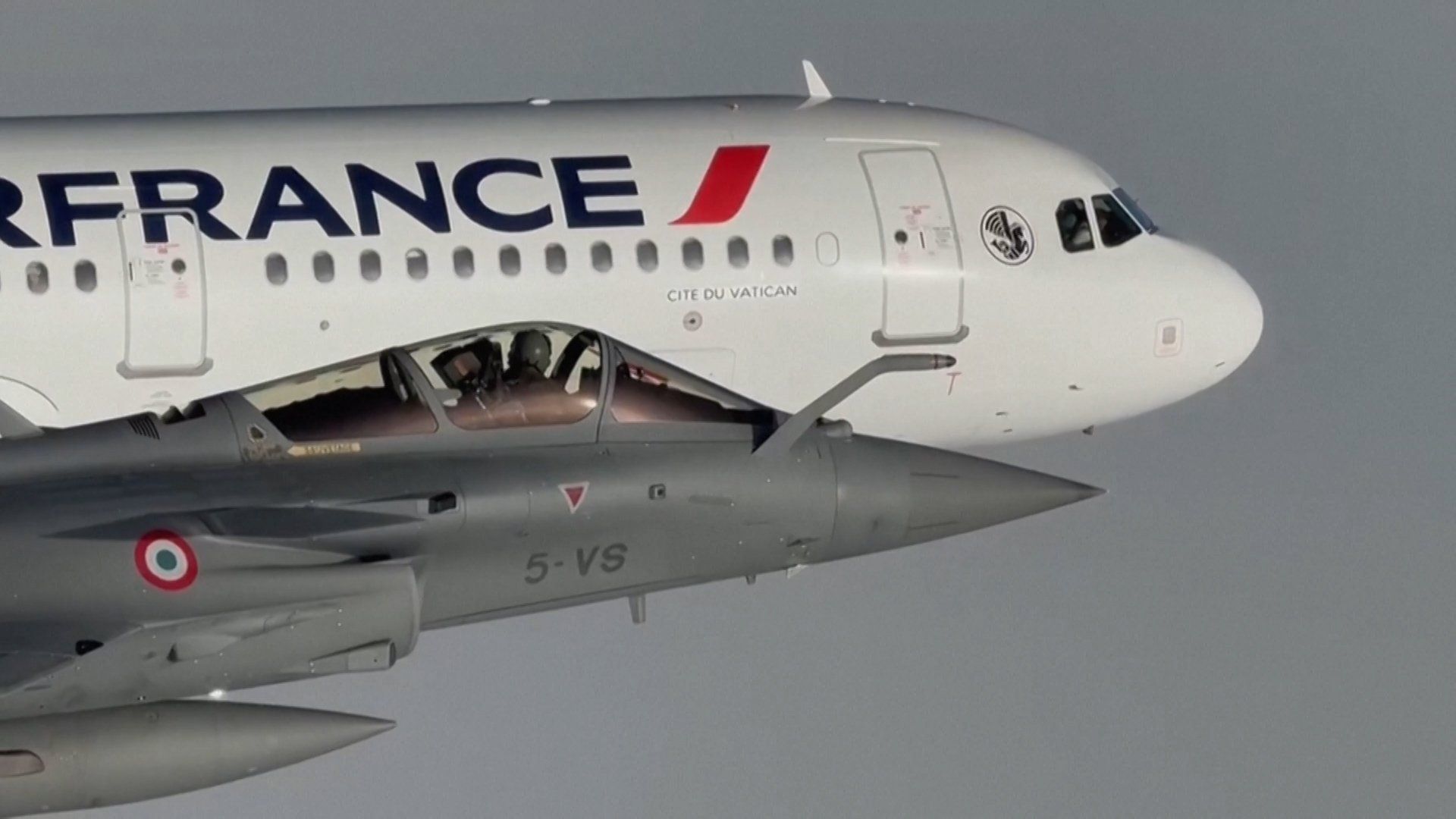 Fighter jets escort Pope Leo on final day of his France tour