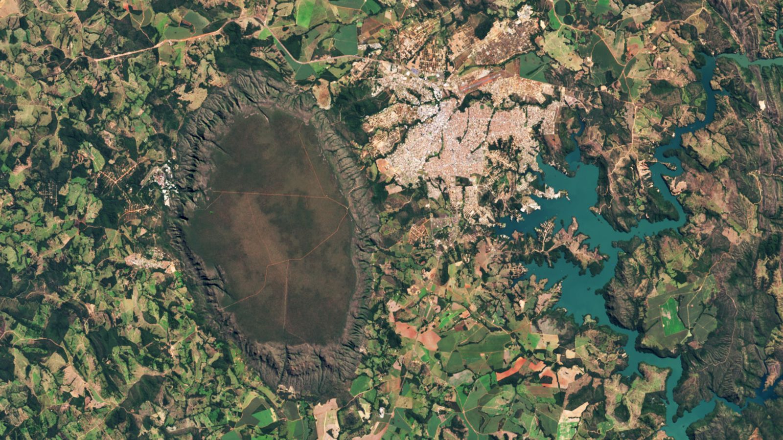 Towering ‘sponge’ dome in Brazil is the secret source of nearby hot springs