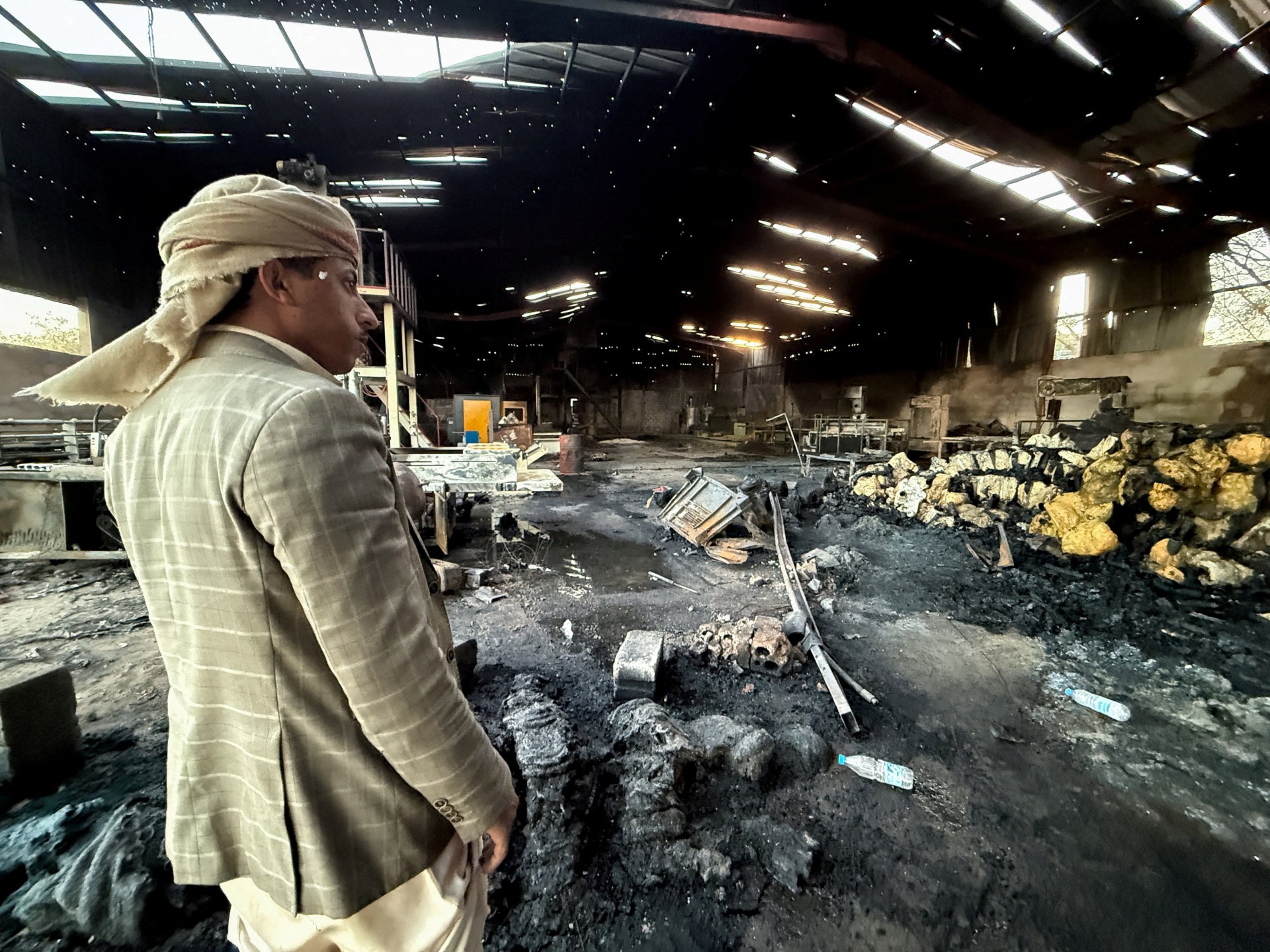 Iran war live: Yemen fighting intensifies; Tehran says ready for US attacks