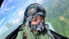 Thai Queen makes first solo flight in fighter jet