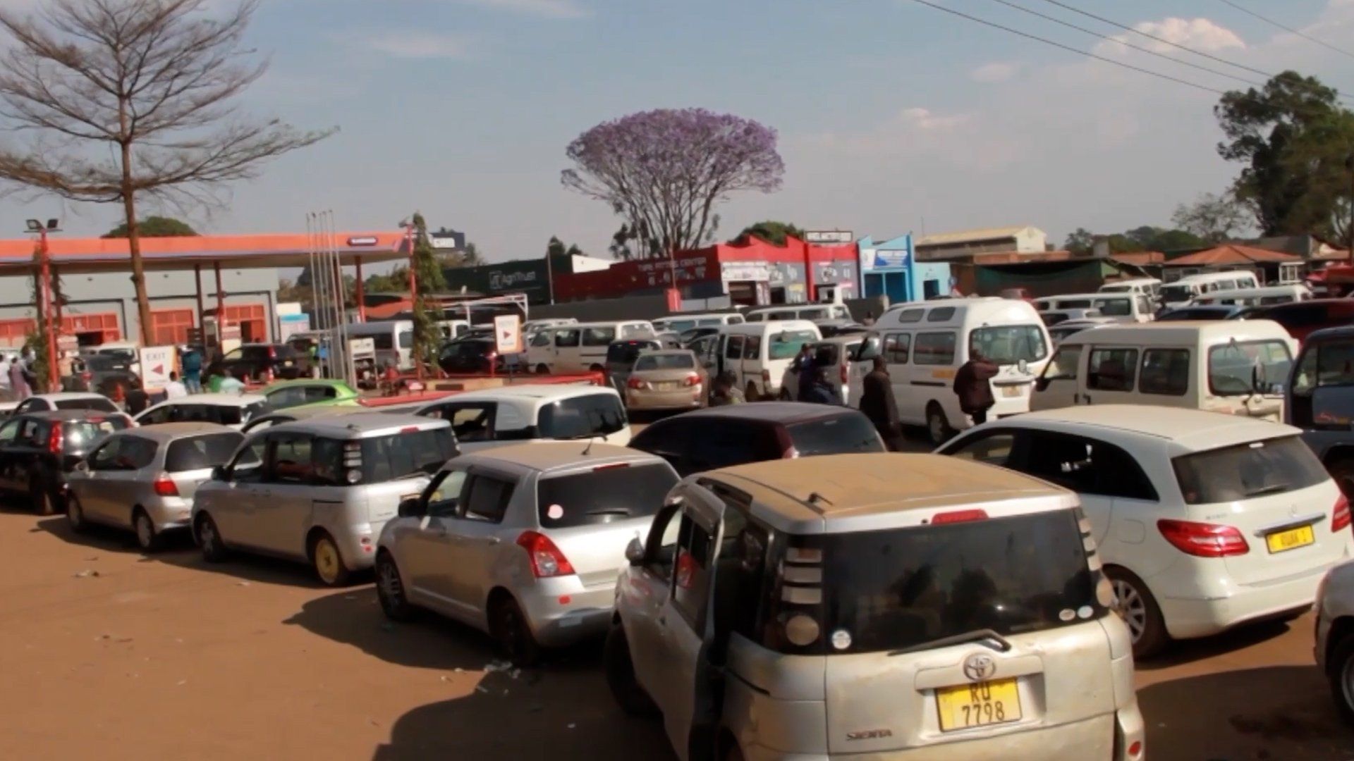 Malawi motorists queue for days as fuel shortage bites