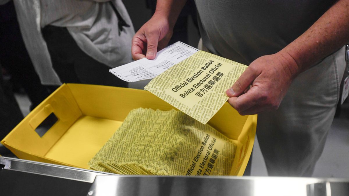 Is your ballot disqualified if poll workers mark it? Here’s the truth