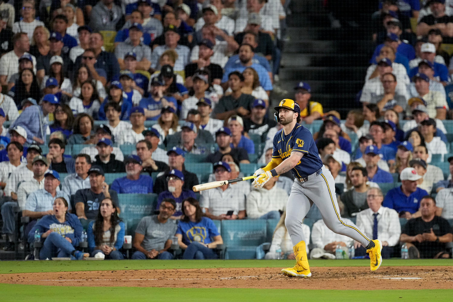 Brewers sweep Dodgers to reach World Series for first time in 44 years