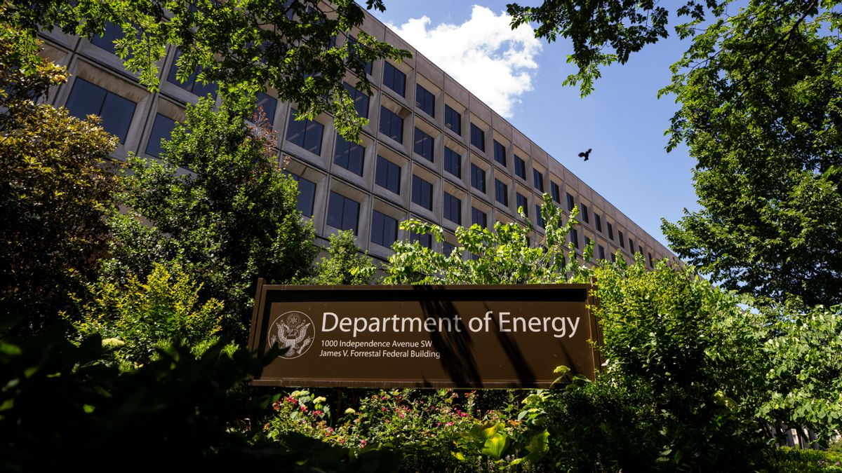 Did Department of Energy remove building accessibility requirements for disabled people?