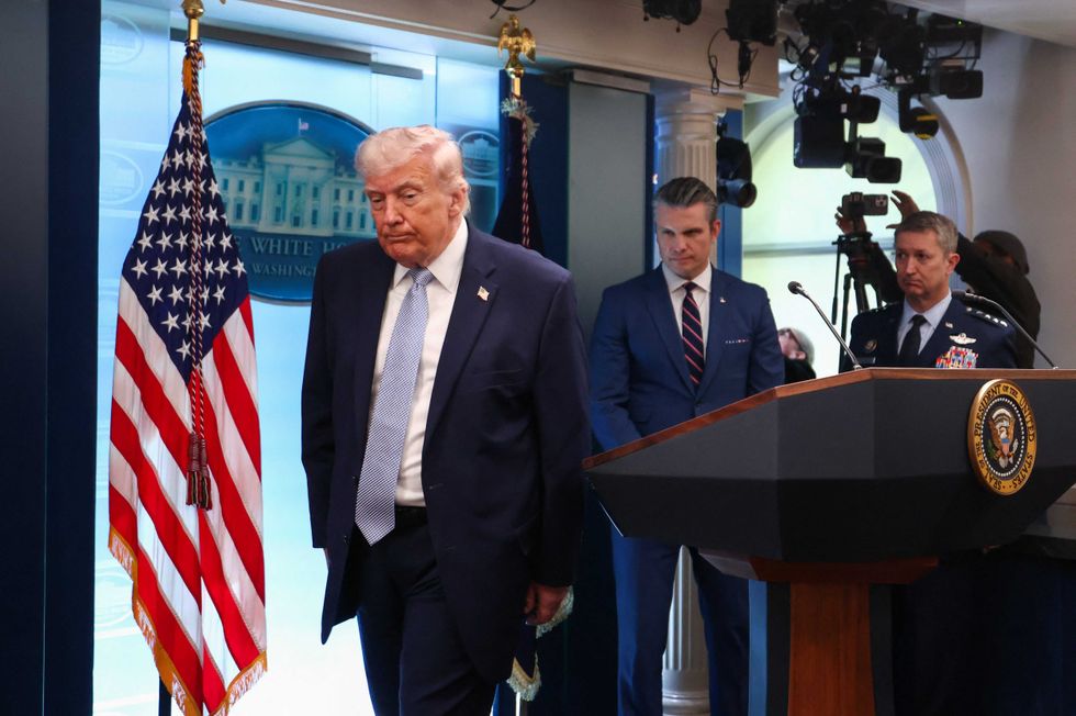 ‘Absolute chaos’: Ex-Trump press secretary issues ominous warning about president’s future