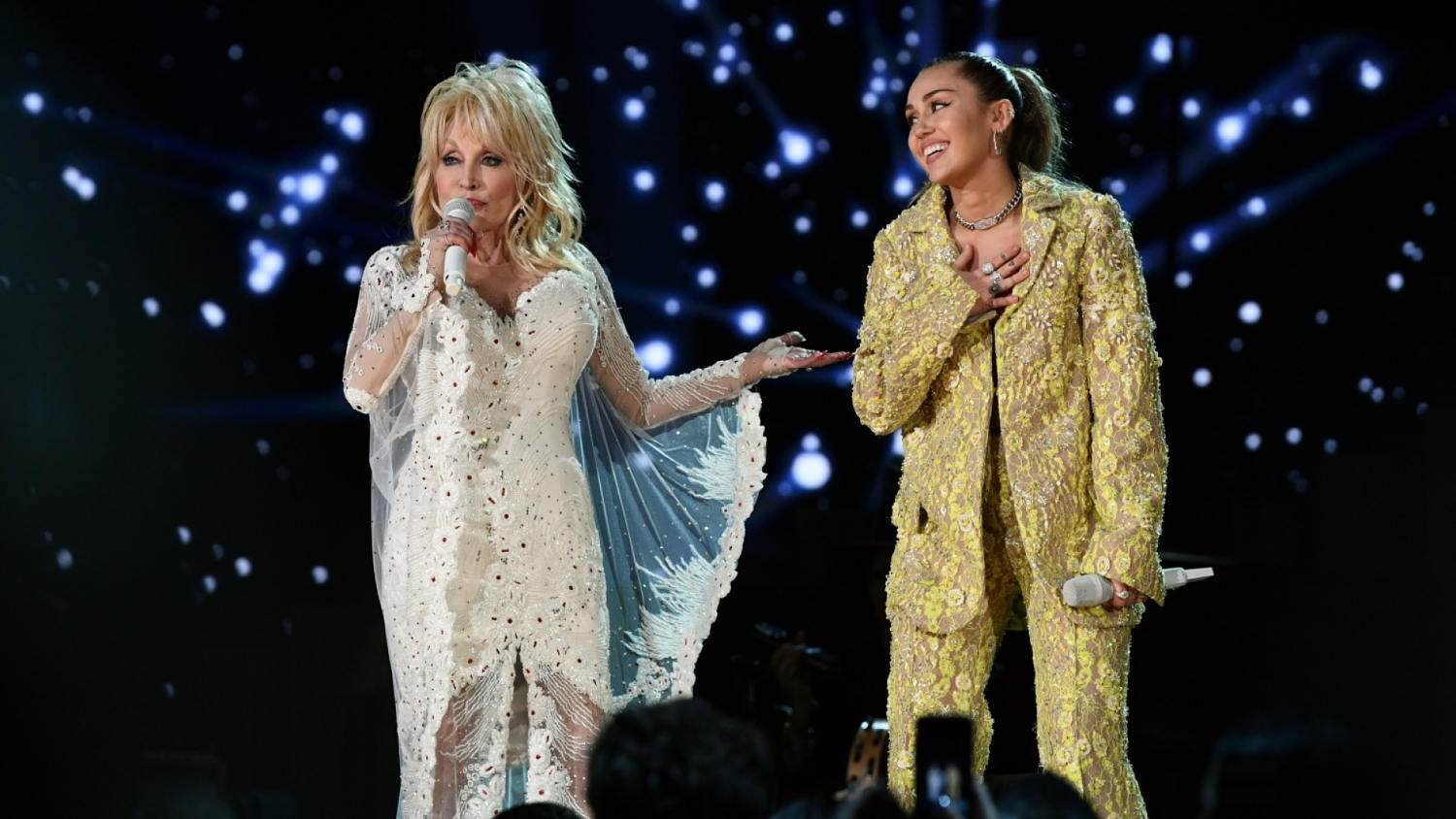 Miley Cyrus Honors Late Godmother Dolly Parton With Emotional Performance