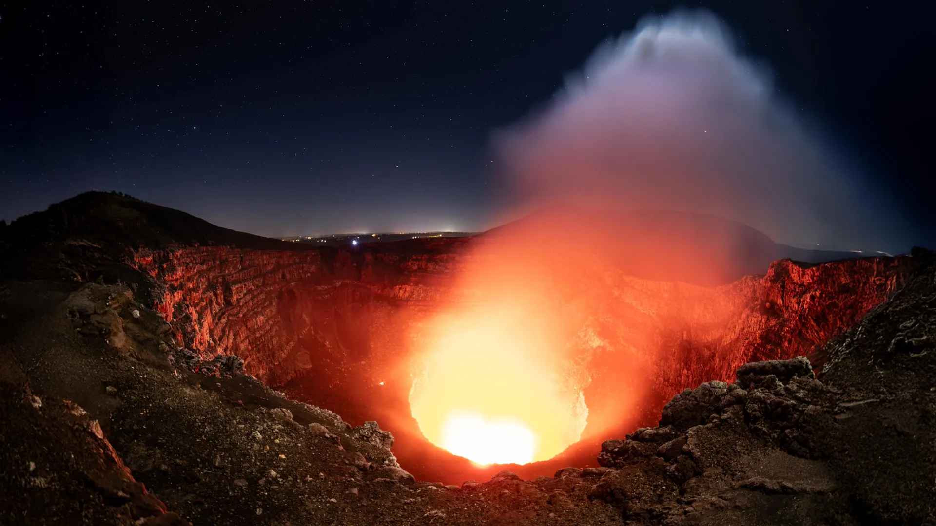 something-strange-is-happening-beneath-a-volcano-near-2-million-people