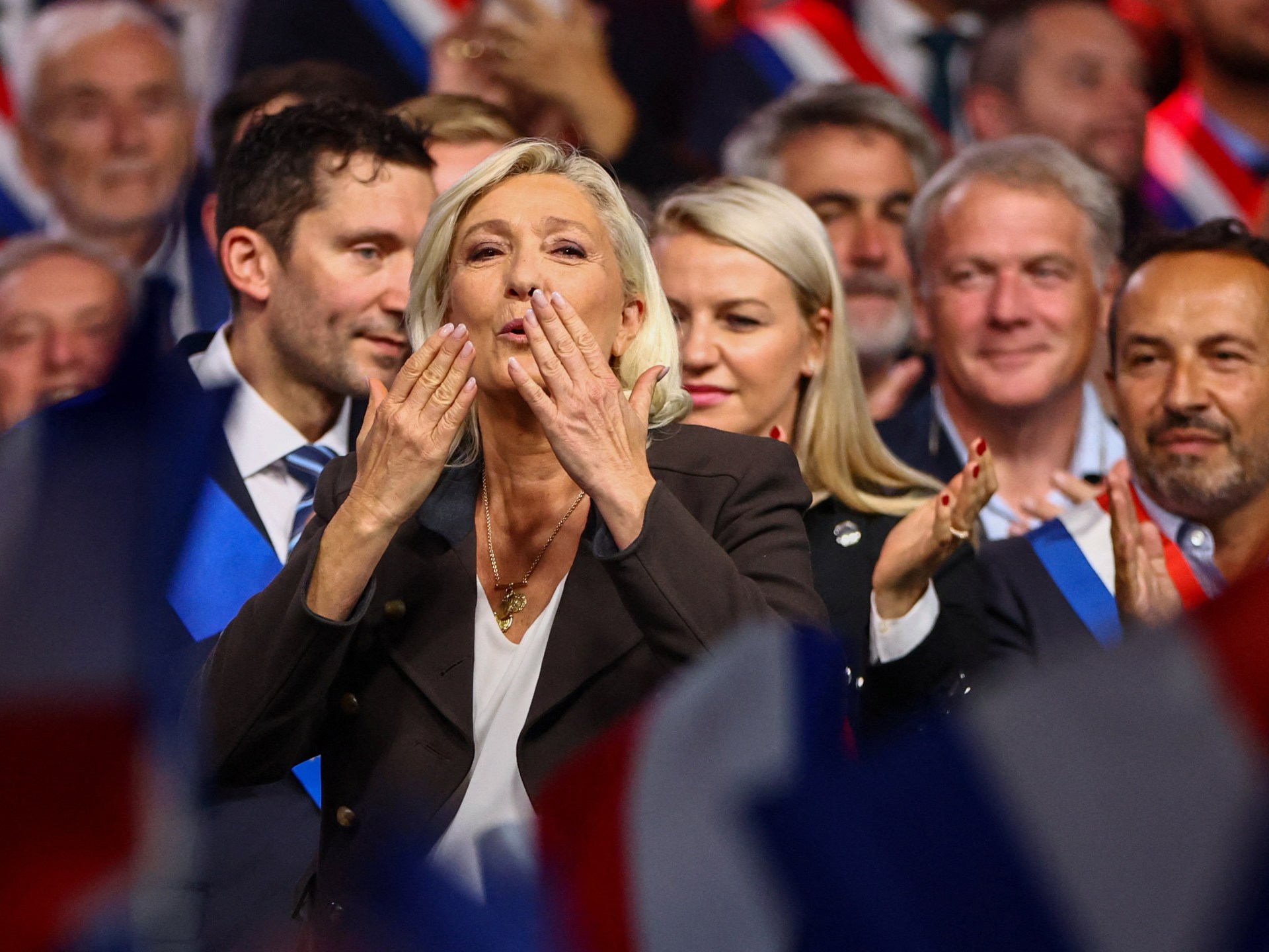 French protest violence: A ‘Christmas present’ for Le Pen’s far right?