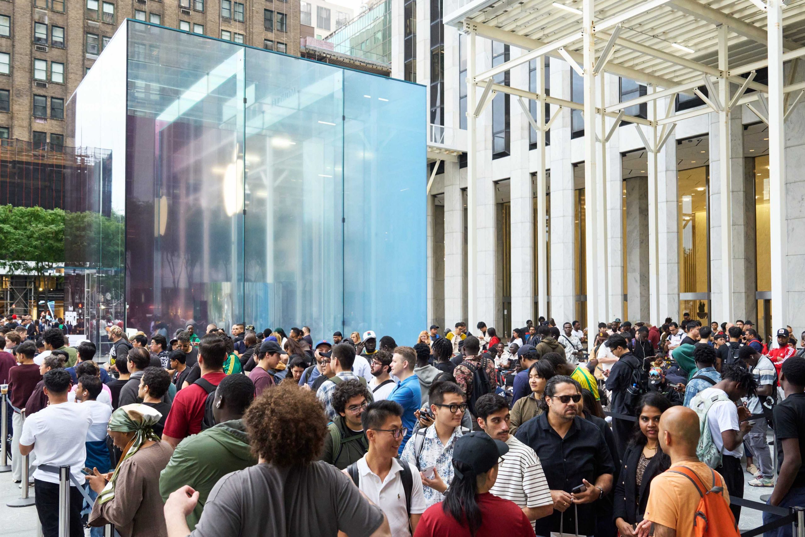 Apple is gaining as the industry shrinks