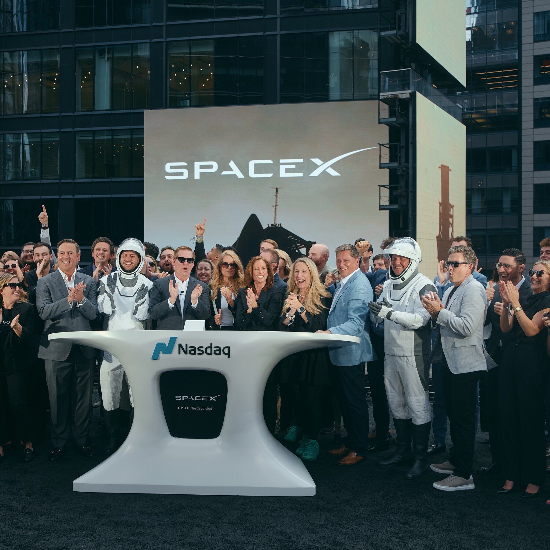 SpaceX Swings to a Profit, as A.I. Business Grows