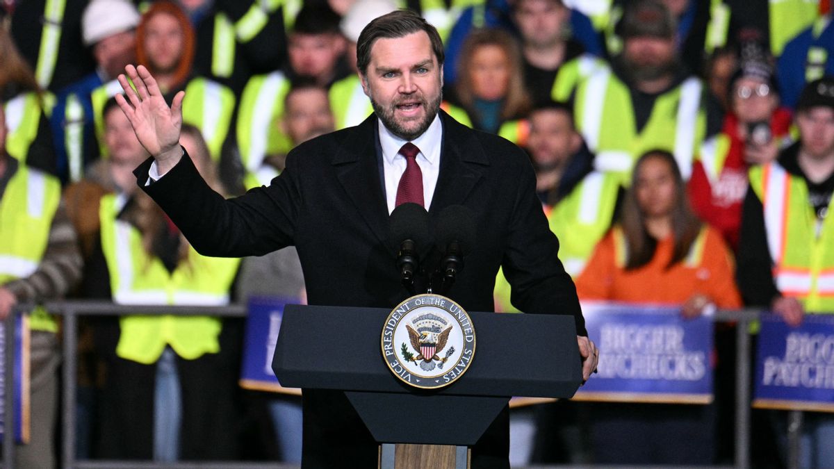Did JD Vance compare US economy to Titanic?
