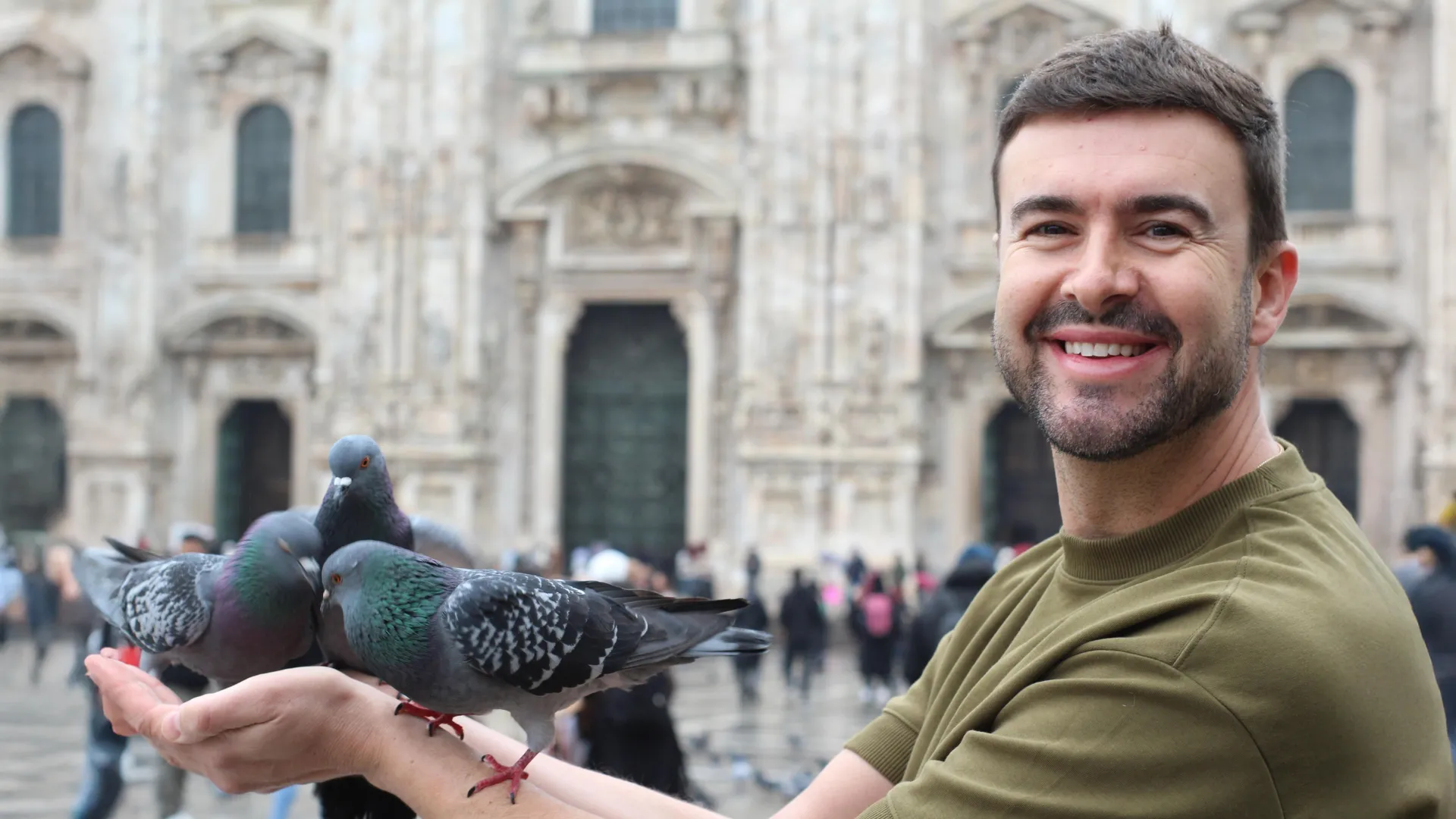 birds-are-more-afraid-of-women-than-men.-scientists-have-no-idea-why