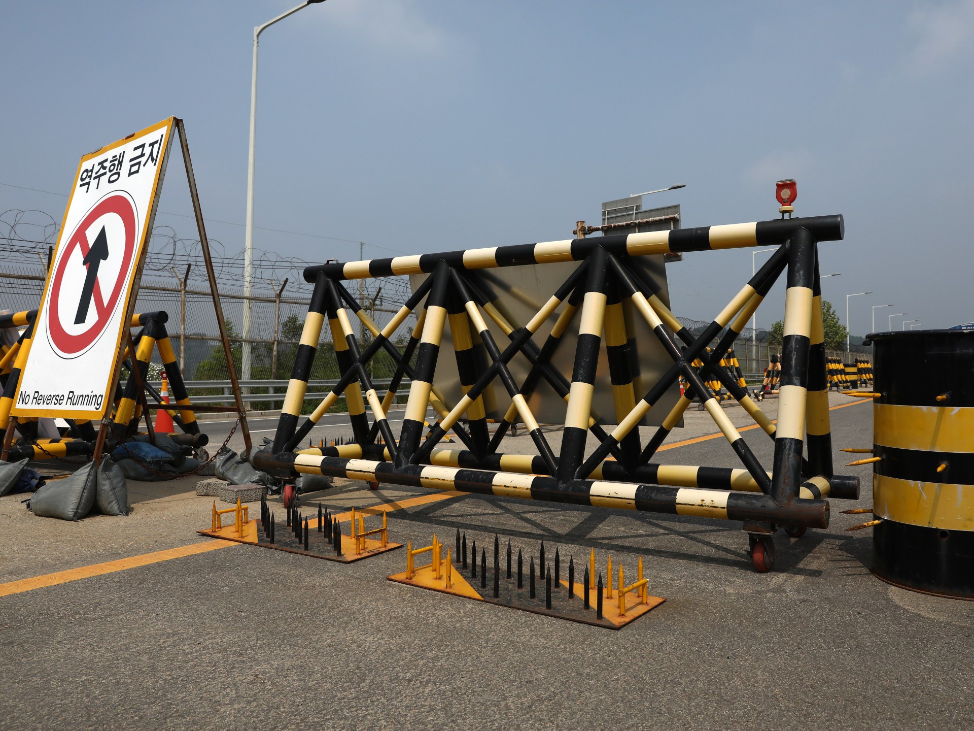 South Korea invites North for military talks over border