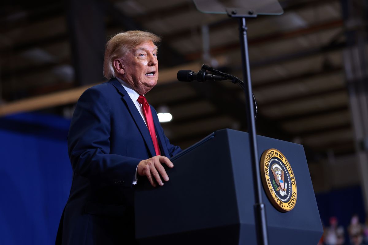Does video show Trump making strange noise during South Carolina rally?