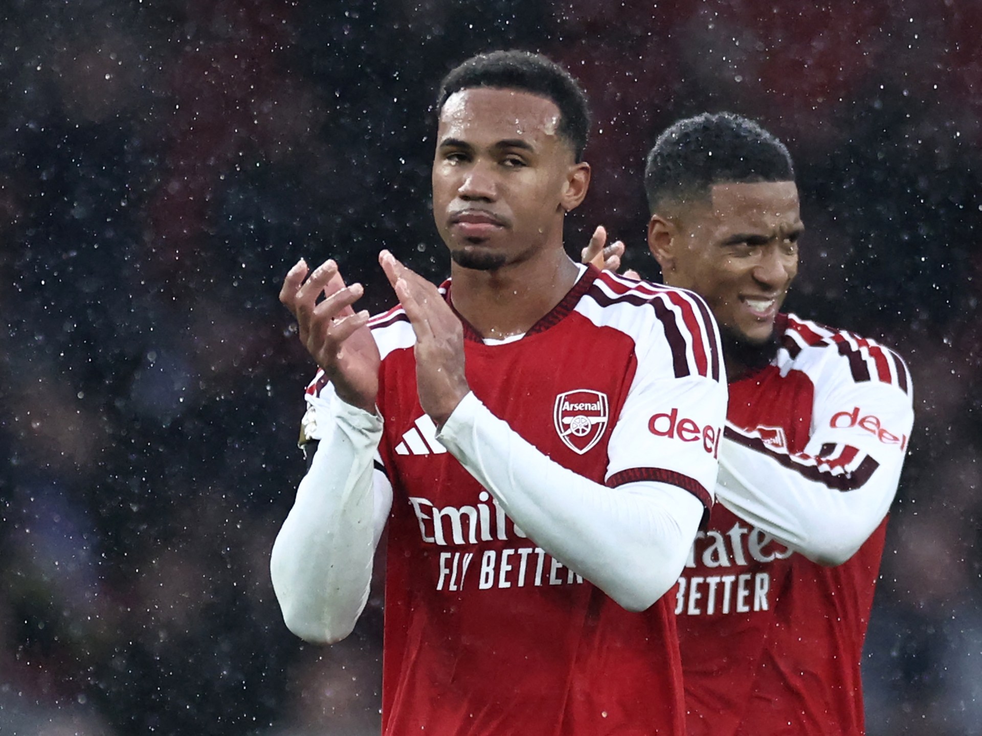 Arsenal join Man City at Premier League summit, Spurs shock Chelsea 2-0