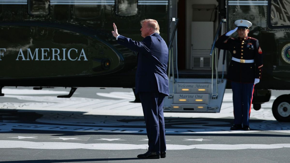 Does video show Trump waving at, saluting nobody before boarding Marine One?