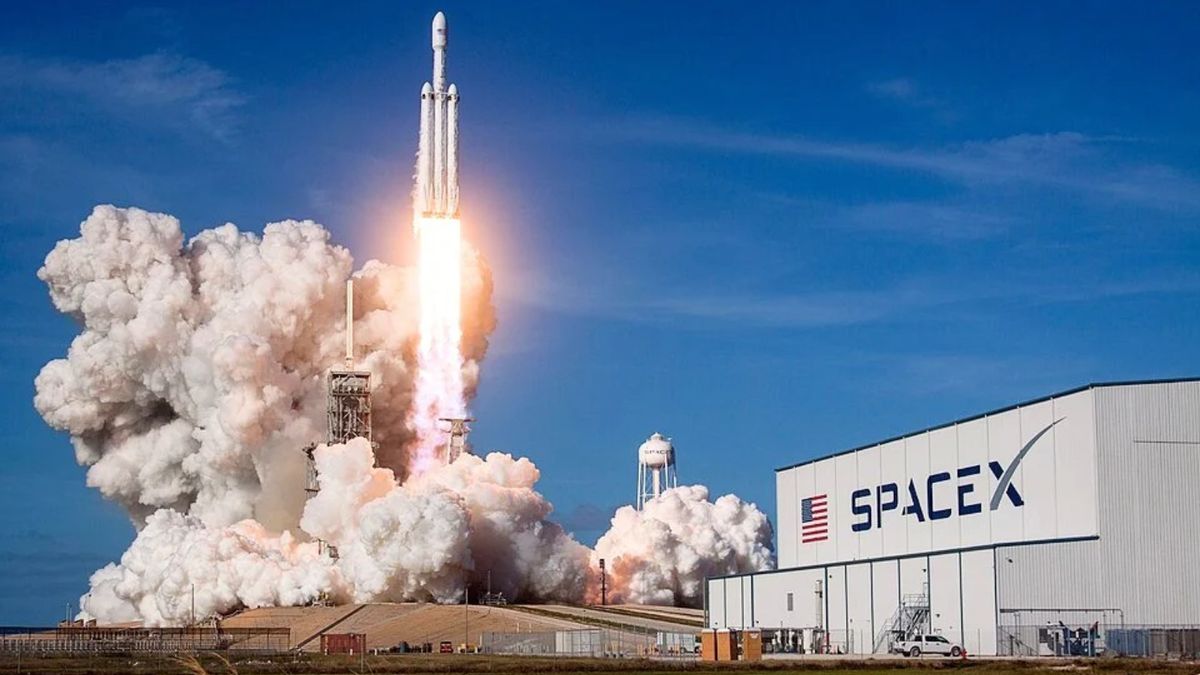 SpaceX: 17 rumors we’ve explored