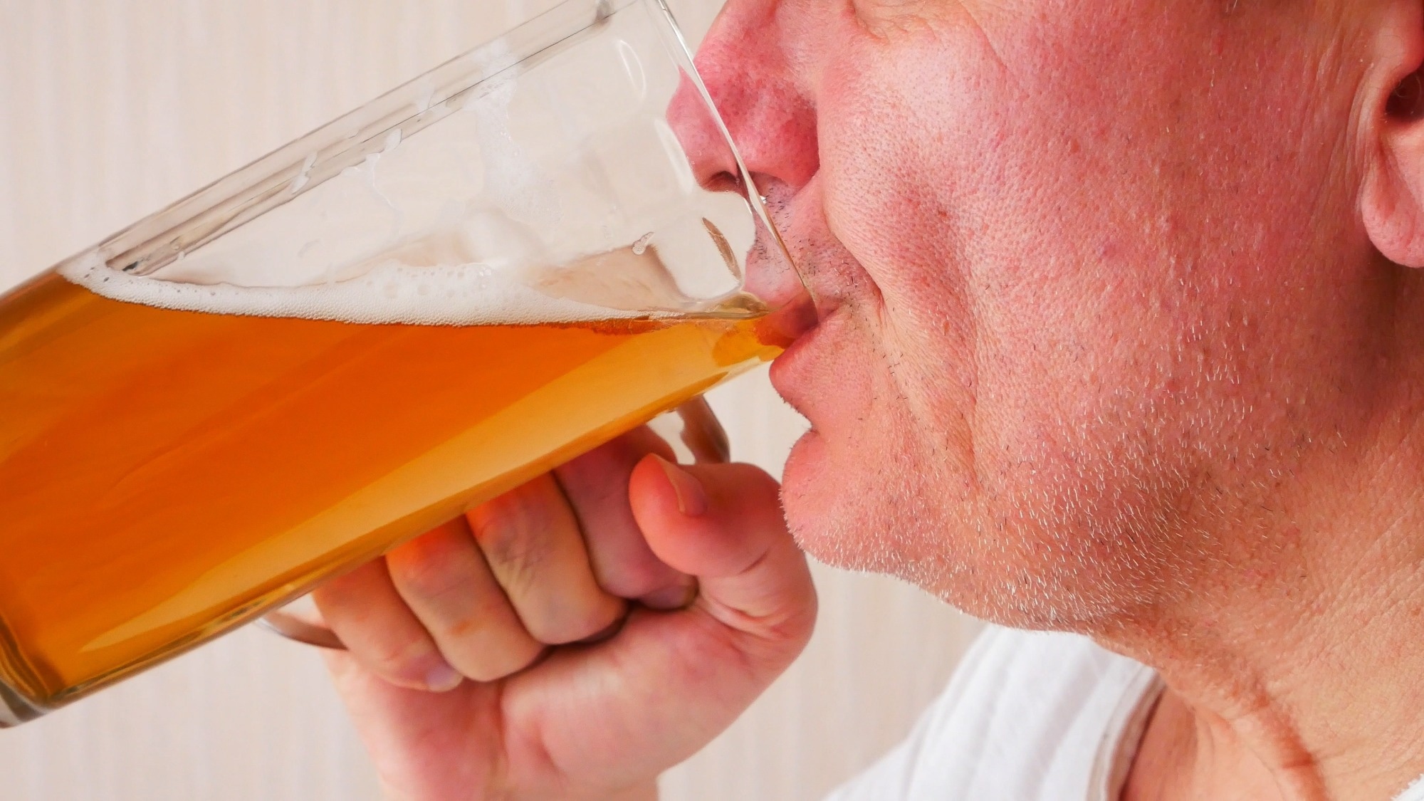 Beer and liquor show more oral bacteria links than wine in a large US study