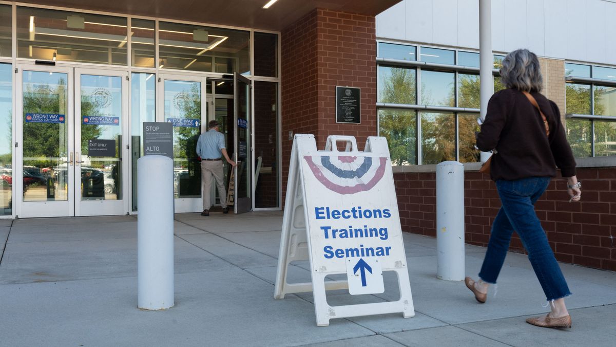 Are election volunteers preparing for federal agents potentially intimidating voters at polling sites?